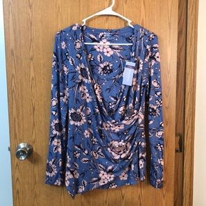 Motherhood Maternity Nursing Top size small NWT